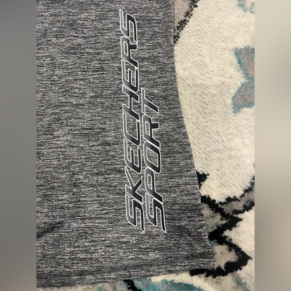 Sketchers sport - women’s size small T-shirt - Picture 2 of 3